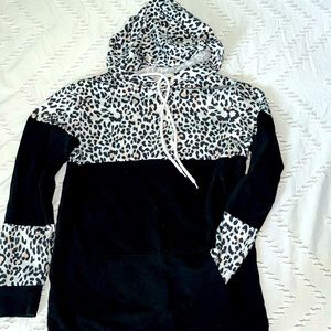 EUC Girls Hoodie Pullover Leopard Printed Hooded Sweatshirt with Pockets 12